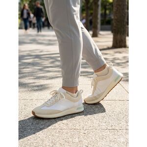 Vionic Brisk Brelyn Women’s Sneakers Size 10 White Cream Suede Mesh Walking Shoe